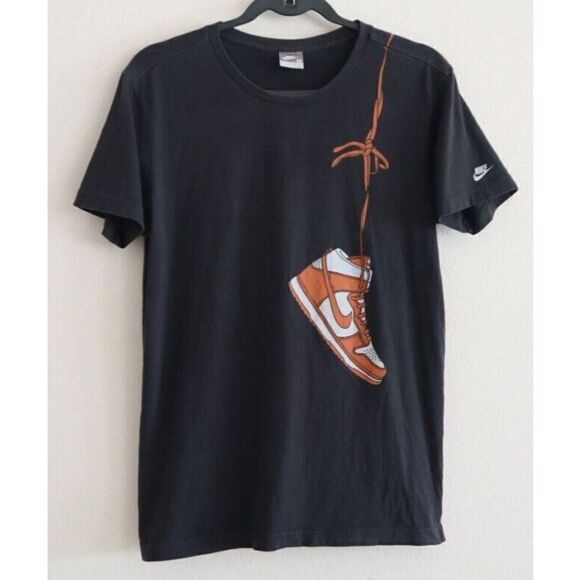 Vintage Nike Men's Sz M Black Dunk Shoes Over The Shoulder Short Sleeve T-Shirt